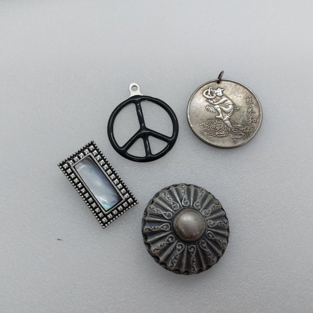 Lot Of 7 Pieces Jewelry Silver Tone Necklace, Brooch Pin & Pendants - Picture 8 of 12